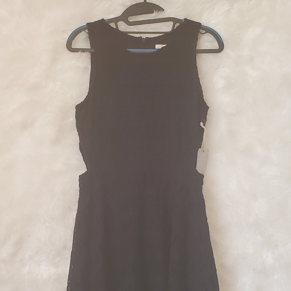 Forever 21 Dresses & Skirts - Forever 21 black lace dress w/💎 cut out on side Forever 21 Dresses & Skirts - Forever 21 black lace dress w/💎 cut out on side